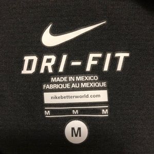 Nike Shirts - Nike Medium Black Dri-Fit Short Sleeve Top Nike Shirts - Nike Medium Black Dri-Fit Short Sleeve Top